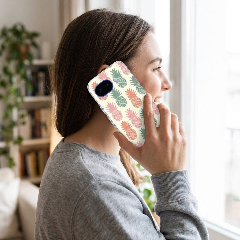 Softcase hoesje Google Pixel 10a Ananas - lifestyle foto in huiselijke setting