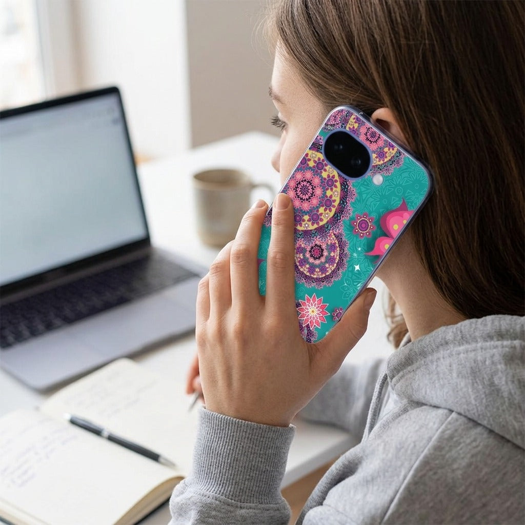 Google Pixel 10a softcase hoesje Cirkels en Vlinders - lifestyle foto in huiselijke setting