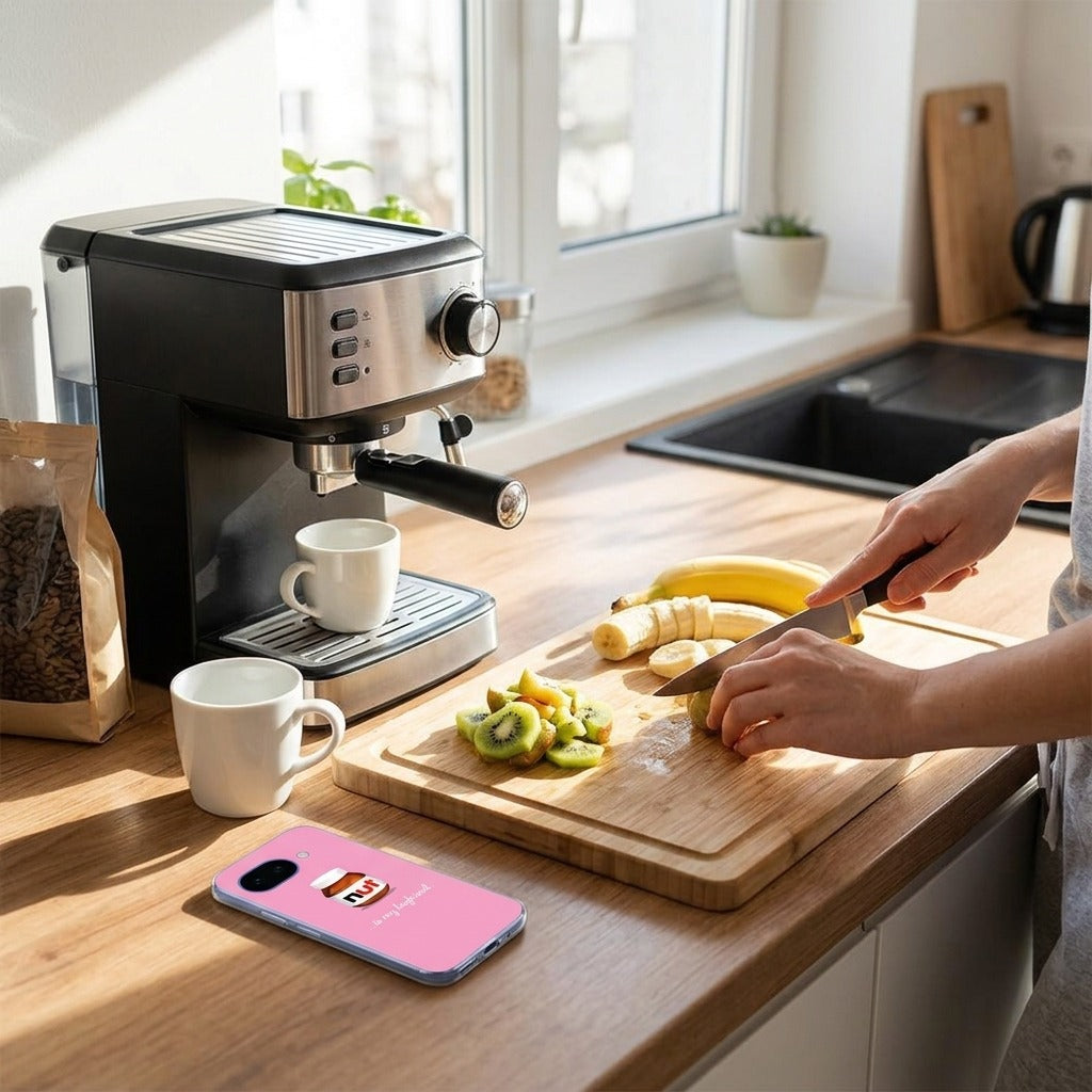 Google Pixel 10a softcase hoesje Nut Boyfriend - lifestyle foto in huiselijke setting