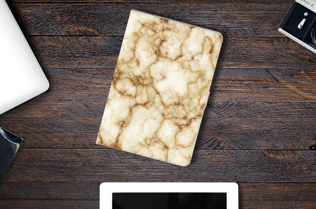 Leuk Tablet hoesje Marmer Goud - lifestylefoto