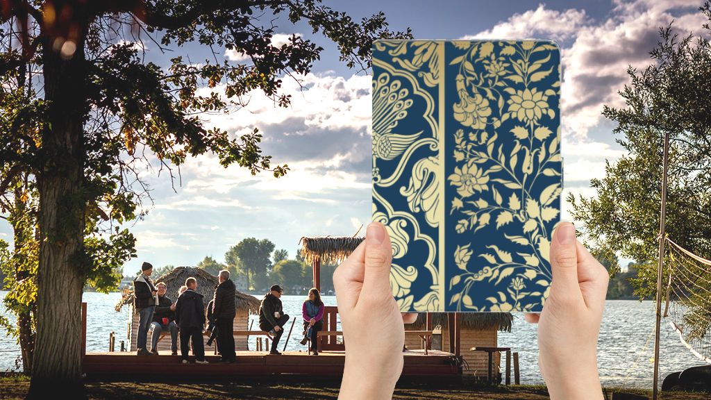 Tablet Cover Beige Flowers - voorkant