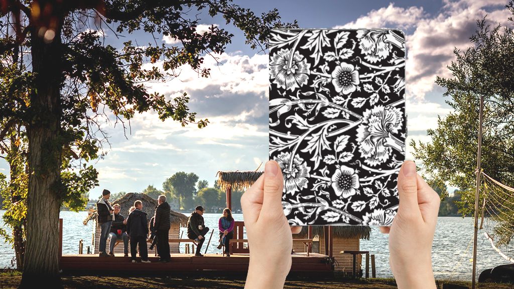 Tablet Cover Black Flowers - voorkant