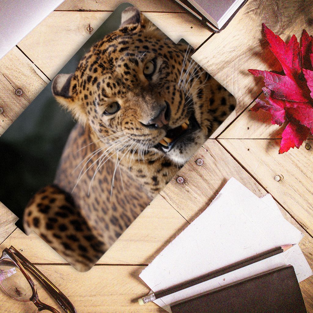 iPad (2022) 10.9 Flip Case Luipaard leopard close-up