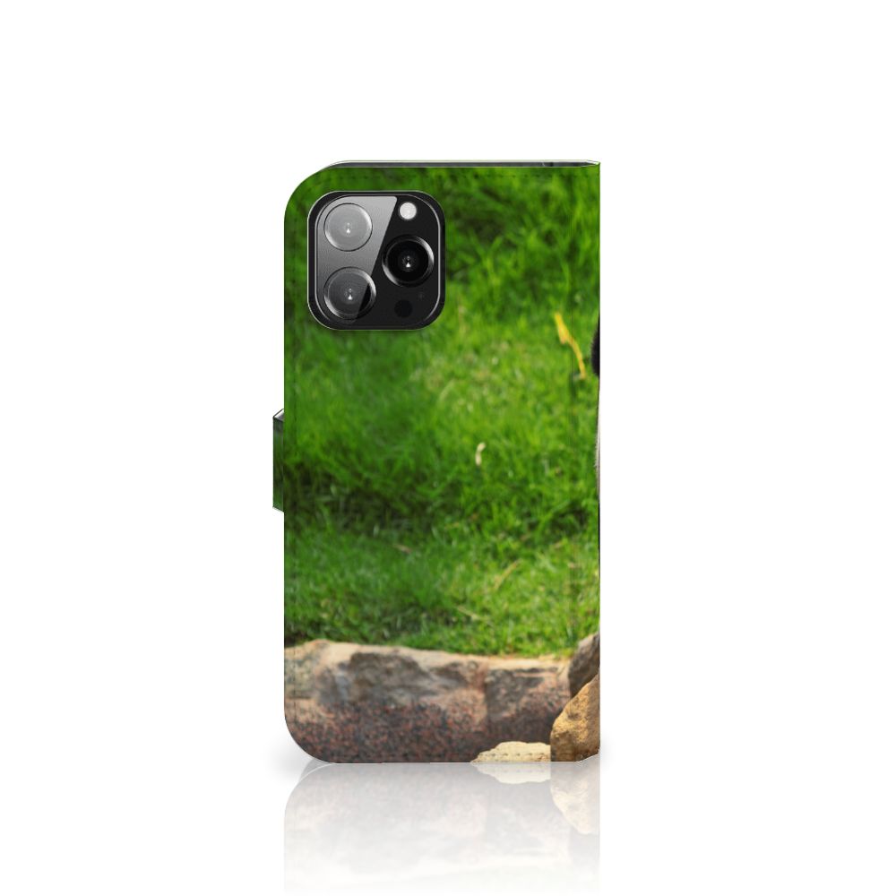 iPhone 13 Pro Max Telefoonhoesje met Pasjes Panda telefoonhoesje panda design zijaanzicht
