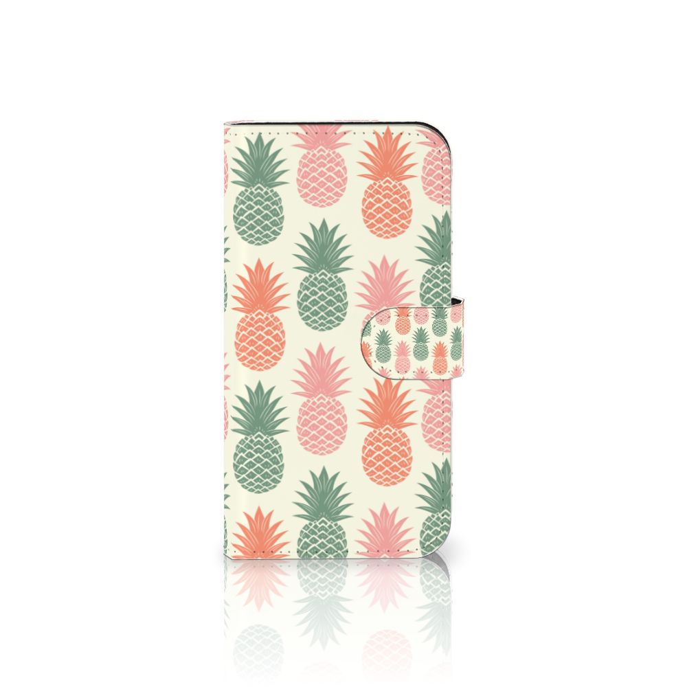 iPhone 15 Book Cover Ananas met kleurrijke ananasprint in roze, rood en groen 🍍.