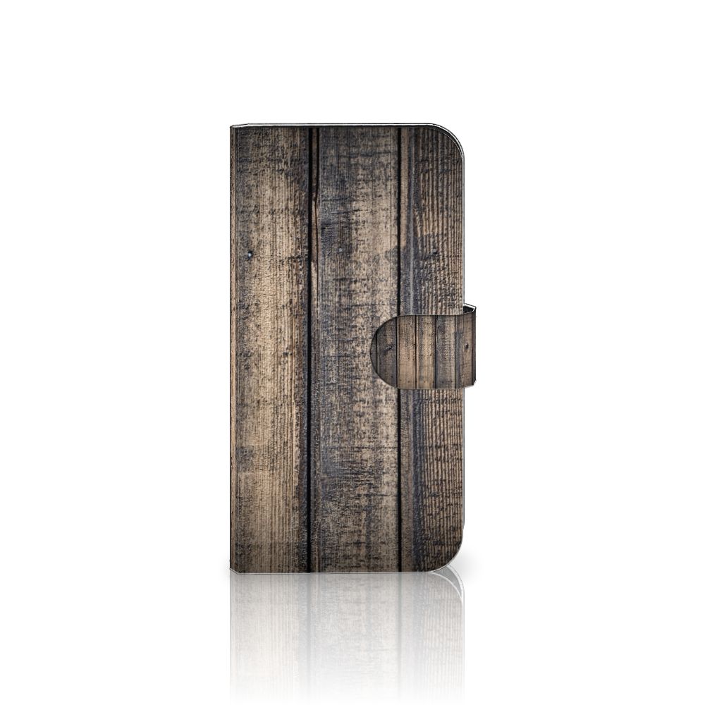 iPhone 15 Book Style Case Steigerhout met een robuust houten design voor stijl en bescherming.
