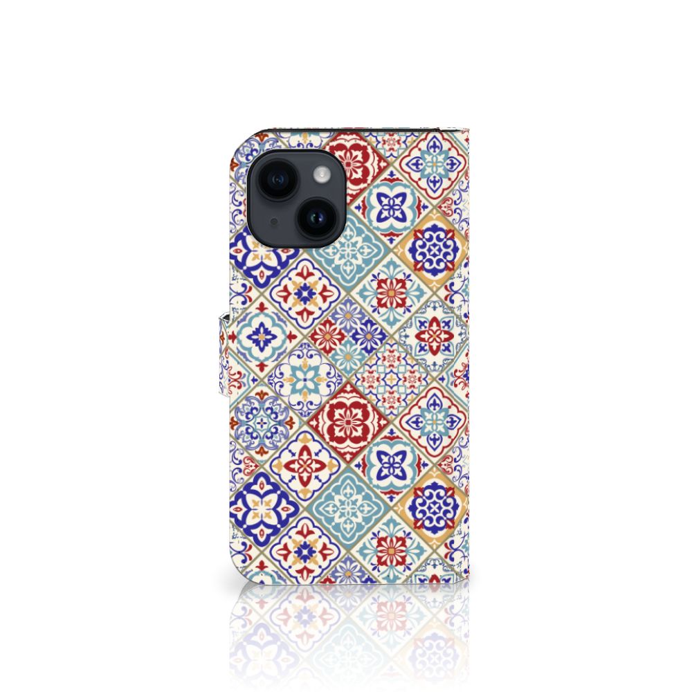 iPhone 15 Bookcase Tiles Color met kleurrijk tegelmotief, perfect voor stijl en functionaliteit.