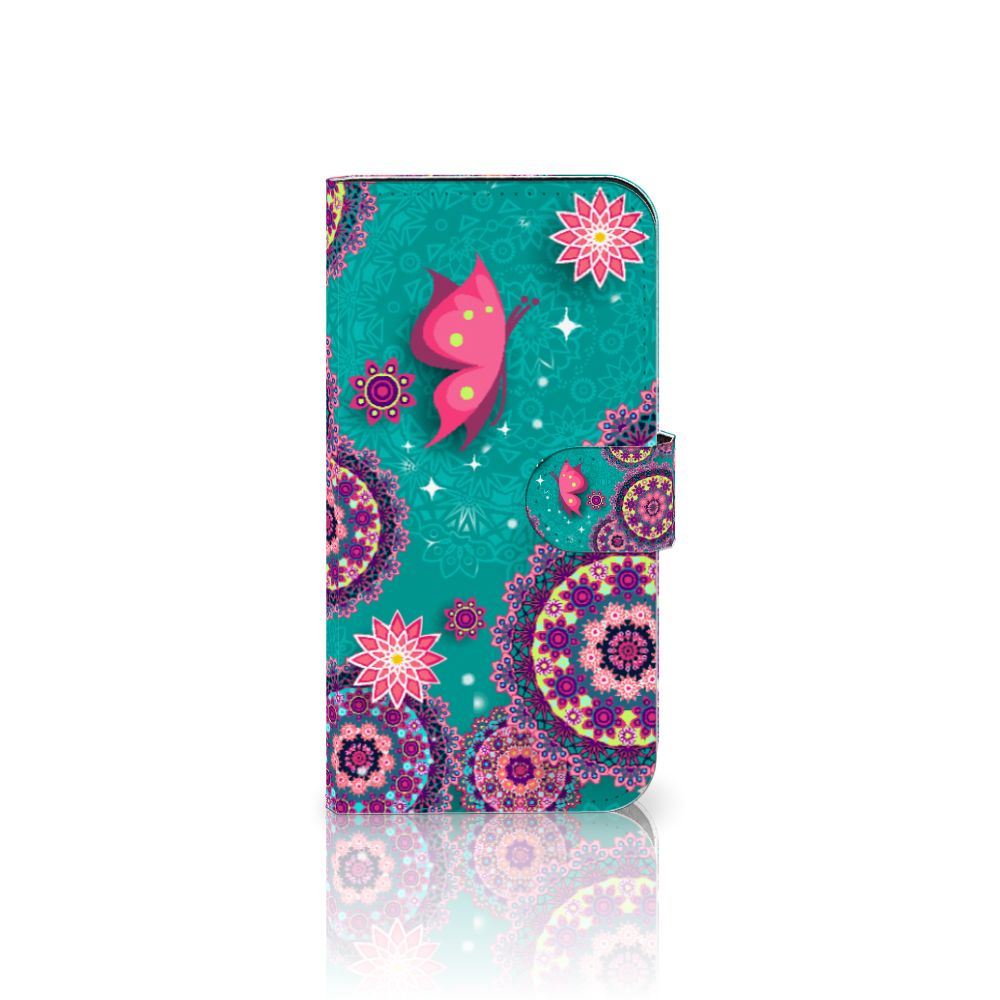 iPhone 15 Hoesje Cirkels en Vlinders met kleurrijk design, mandala's en een vlinder 🦋 op een turquoise achtergrond.