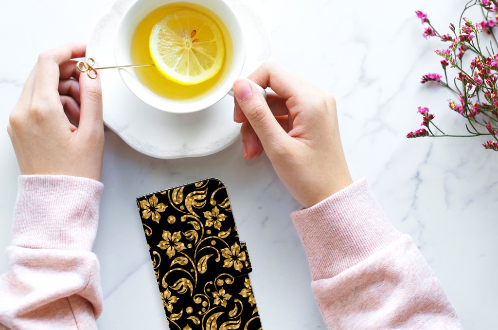 iPhone 15 Hoesje Gouden Bloemen design gouden bloemen aanzicht
