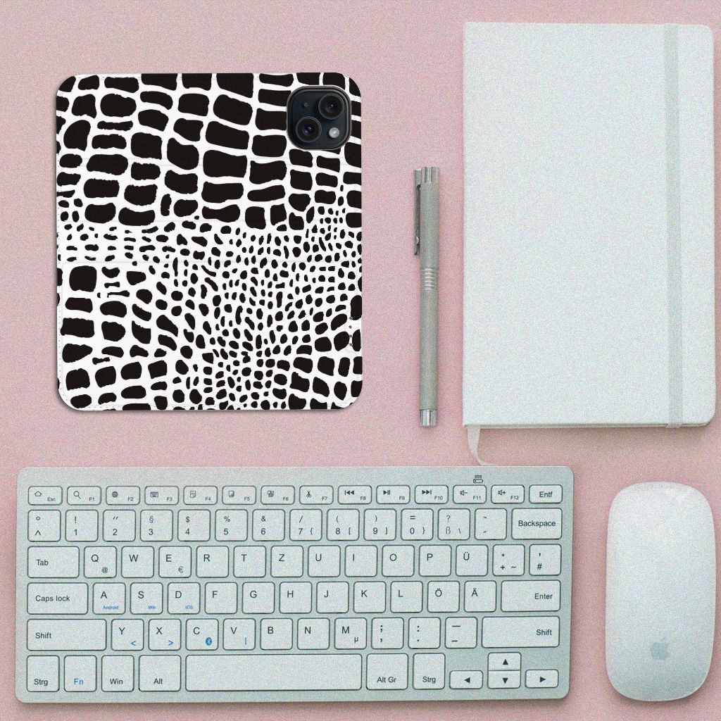 iPhone 15 Hoesje maken Slangenprint met zwart-witte slangenprint, perfect voor een persoonlijke uitstraling.