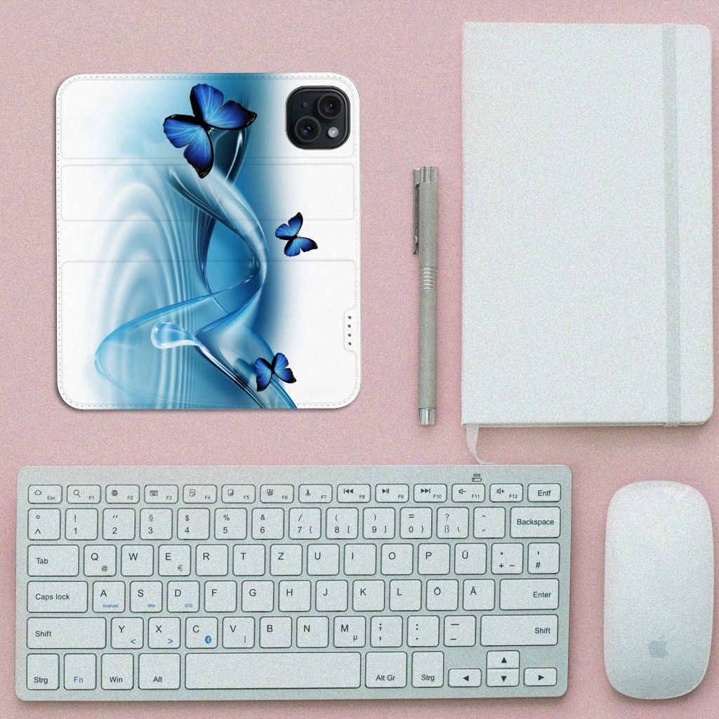 iPhone 15 Hoesje maken Vlinders met blauwe vlinders op een stijlvolle accessoires achtergrond.