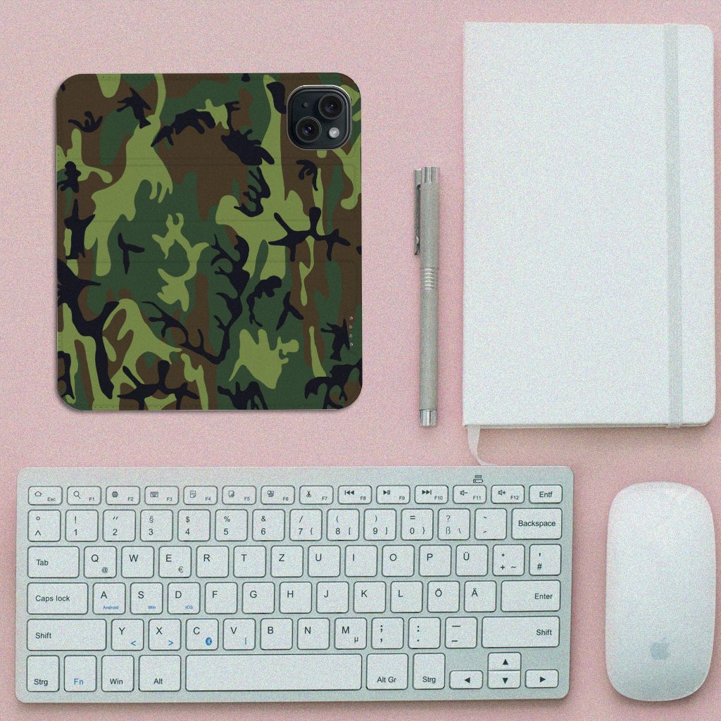 iPhone 15 Hoesje met Magneet Army Dark camouflage design bovenaanzicht