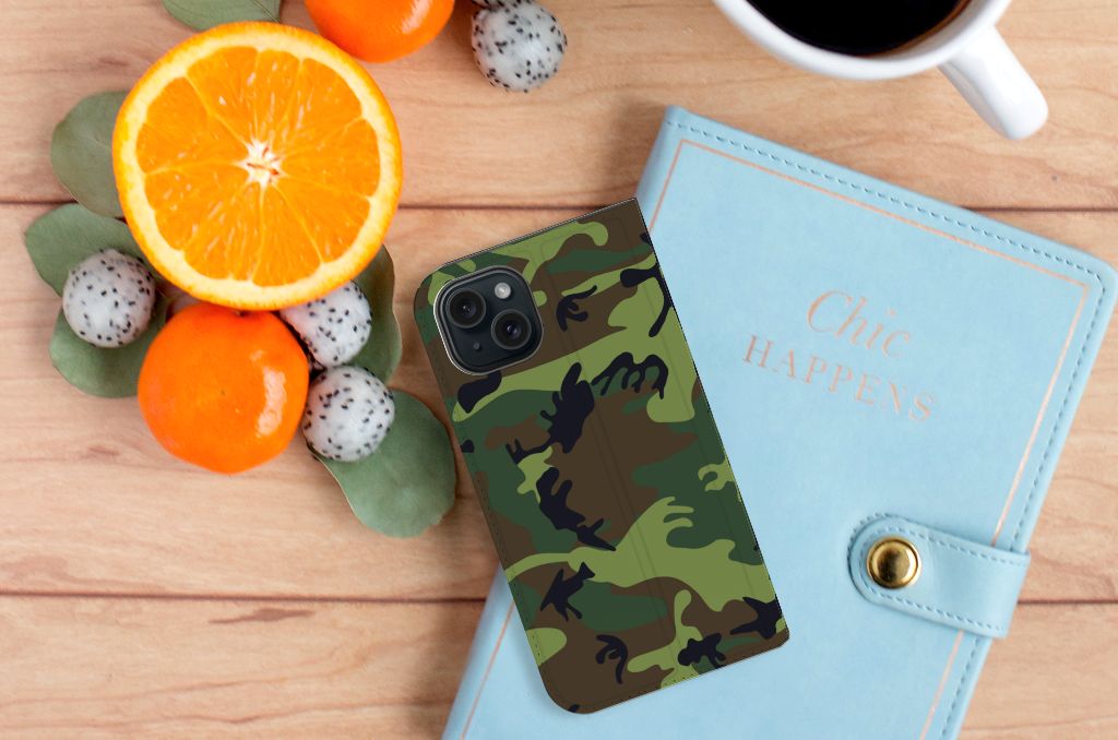 iPhone 15 Hoesje met Magneet Army Dark camouflage design bovenaanzicht