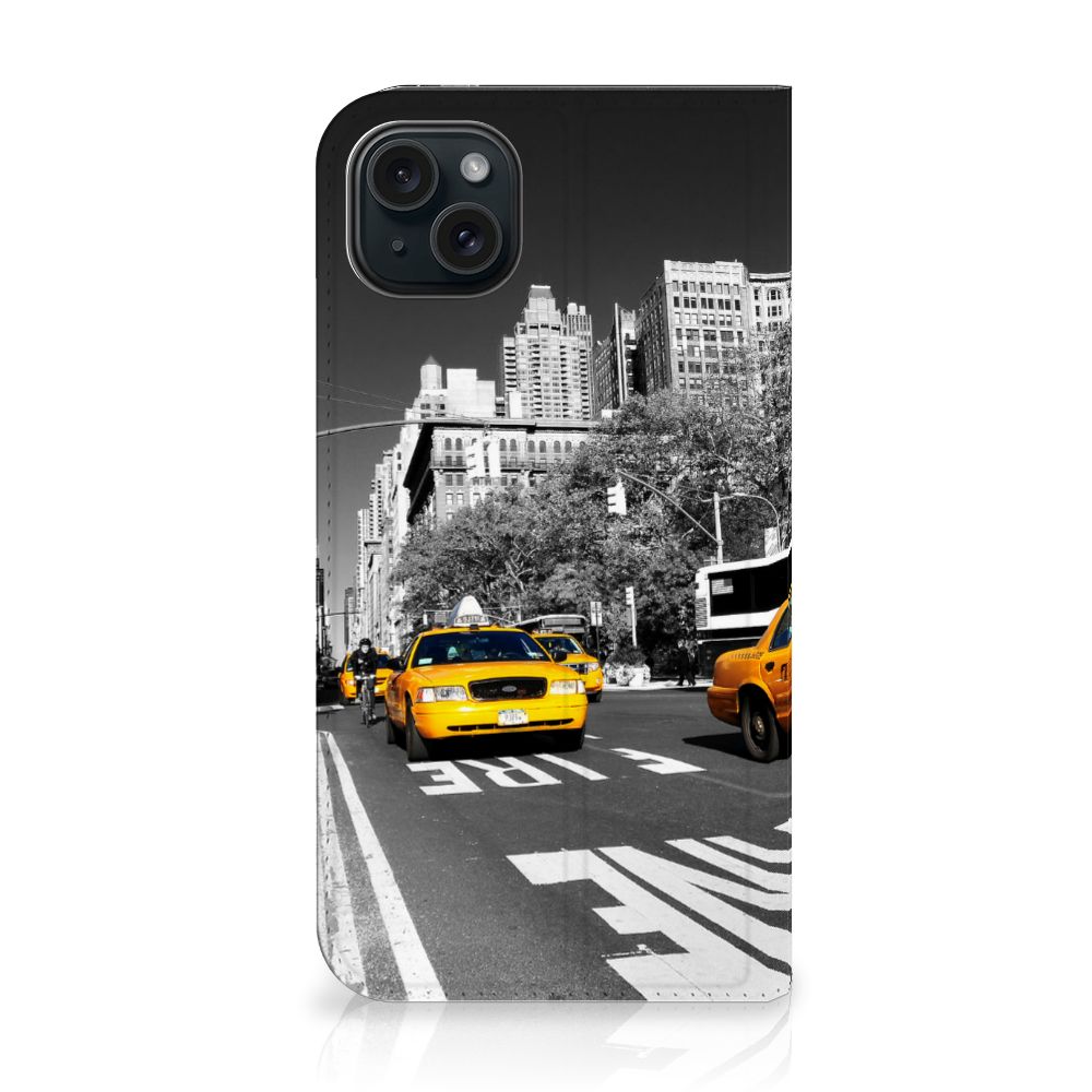 iPhone 15 Plus Book Cover New York Taxi met iconische gele taxi's op een zwart-wit achtergrond 🚖.
