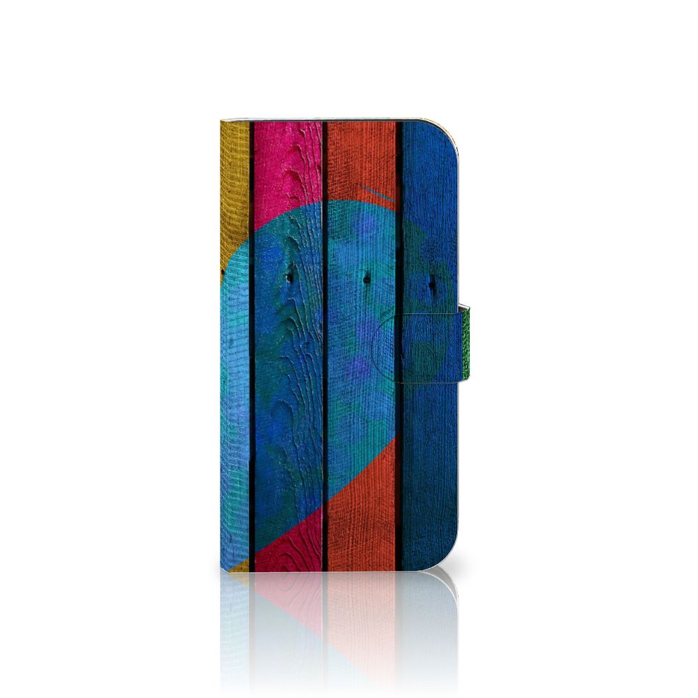 iPhone 15 Plus Book Style Case Wood Heart - Cadeau voor je Vriend met kleurrijk hartontwerp 🌈