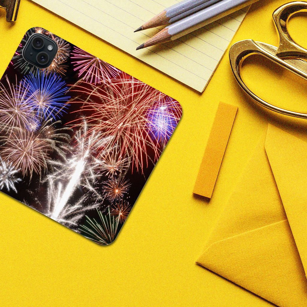 iPhone 15 Plus Hippe Standcase Vuurwerk siervuurwerk design kleurrijk aanzicht