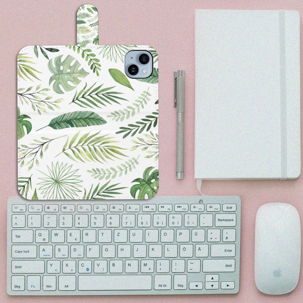 iPhone 15 Plus Hoesje Leaves met groen bladerenpatroon, perfect voor bescherming en stijl.