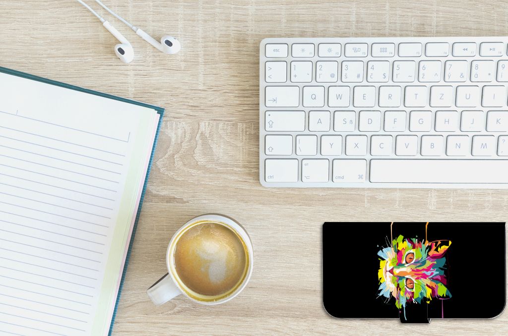 iPhone 15 Plus Leuk Hoesje Cat Color kleurrijk ontwerp bovenaanzicht bureau
