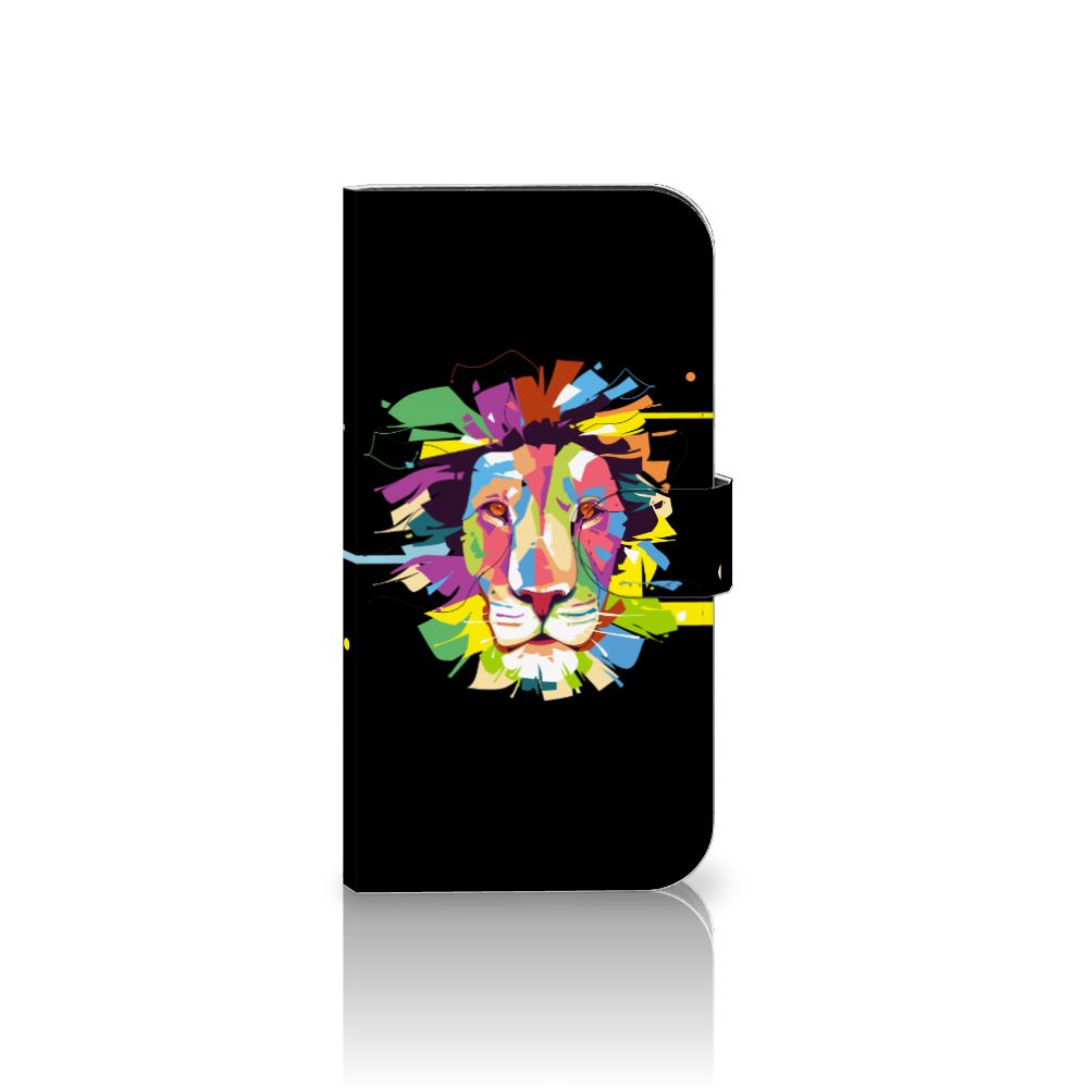 iPhone 15 Plus Leuk Hoesje Lion Color met kleurrijk leeuwdesign op een zwarte achtergrond.