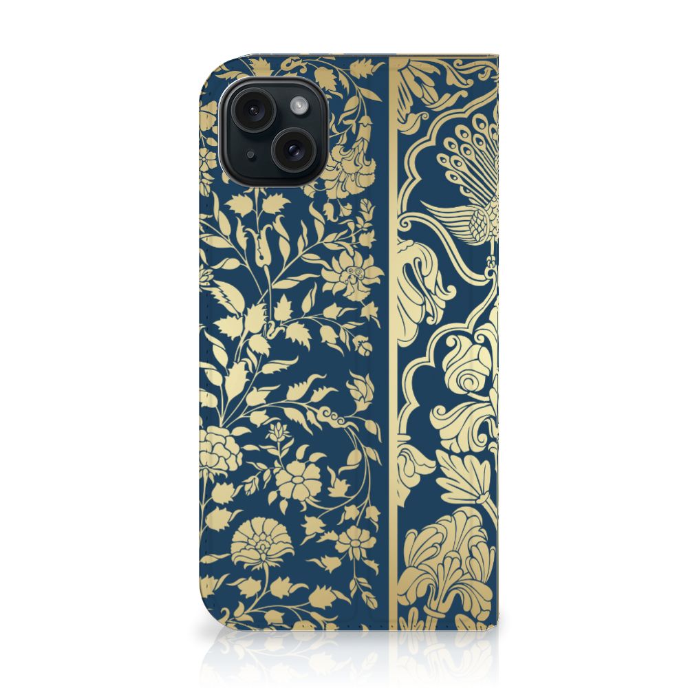 iPhone 15 Plus Smart Cover Beige Flowers met elegant goud en donkerblauwe bloemenprint. 🌸