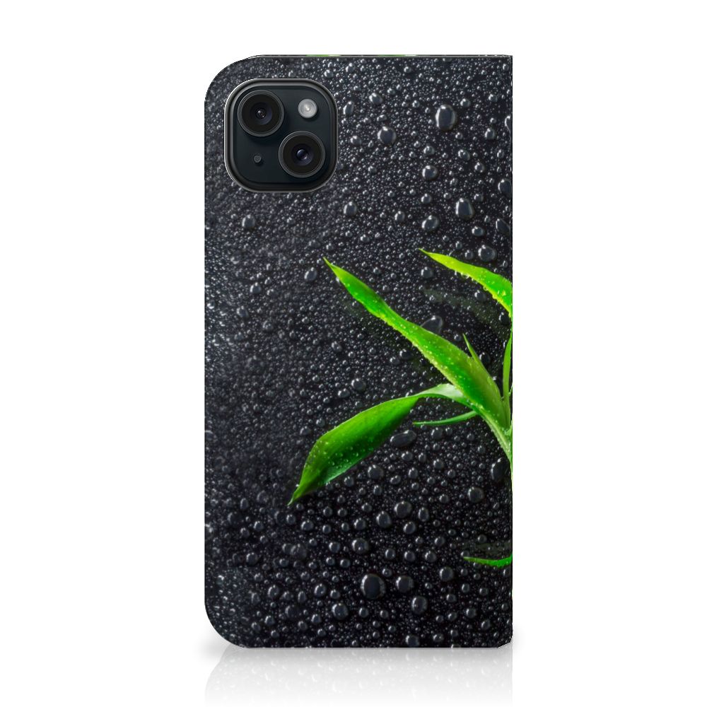 iPhone 15 Plus Smart Cover Orchidee met een elegant ontwerp en een groene plant, ideaal voor bescherming 🌱.