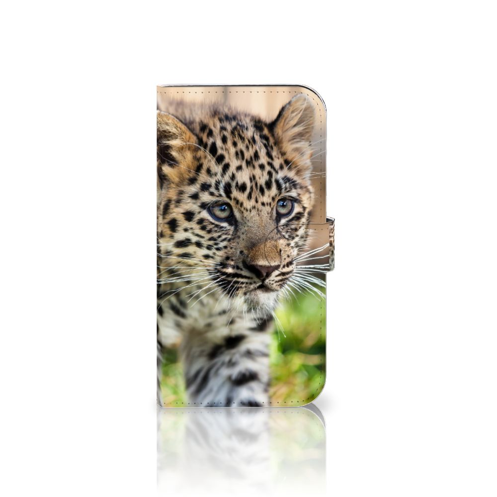iPhone 15 Plus Telefoonhoesje met Pasjes Baby Luipaard met schattige luipaardwelp 🐆