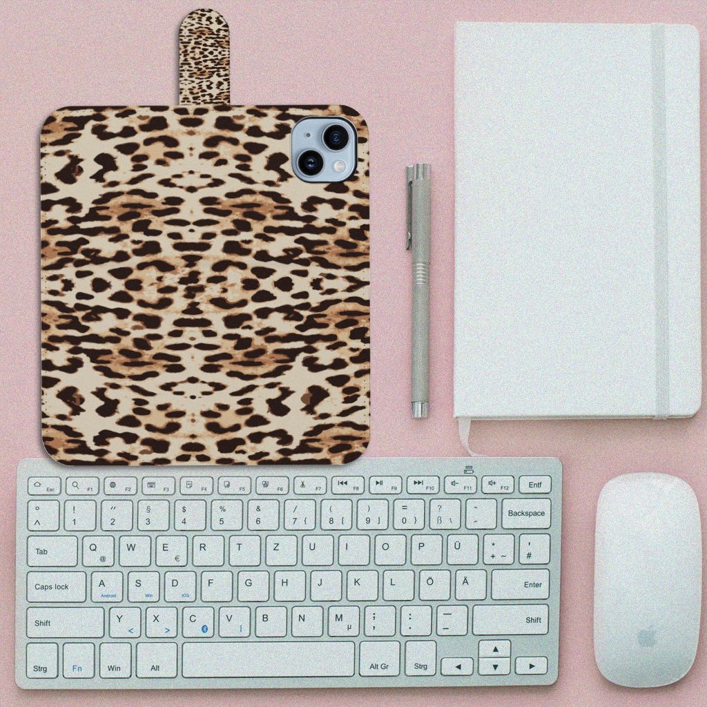 iPhone 15 Plus Telefoonhoesje met Pasjes Leopard design bovenaanzicht