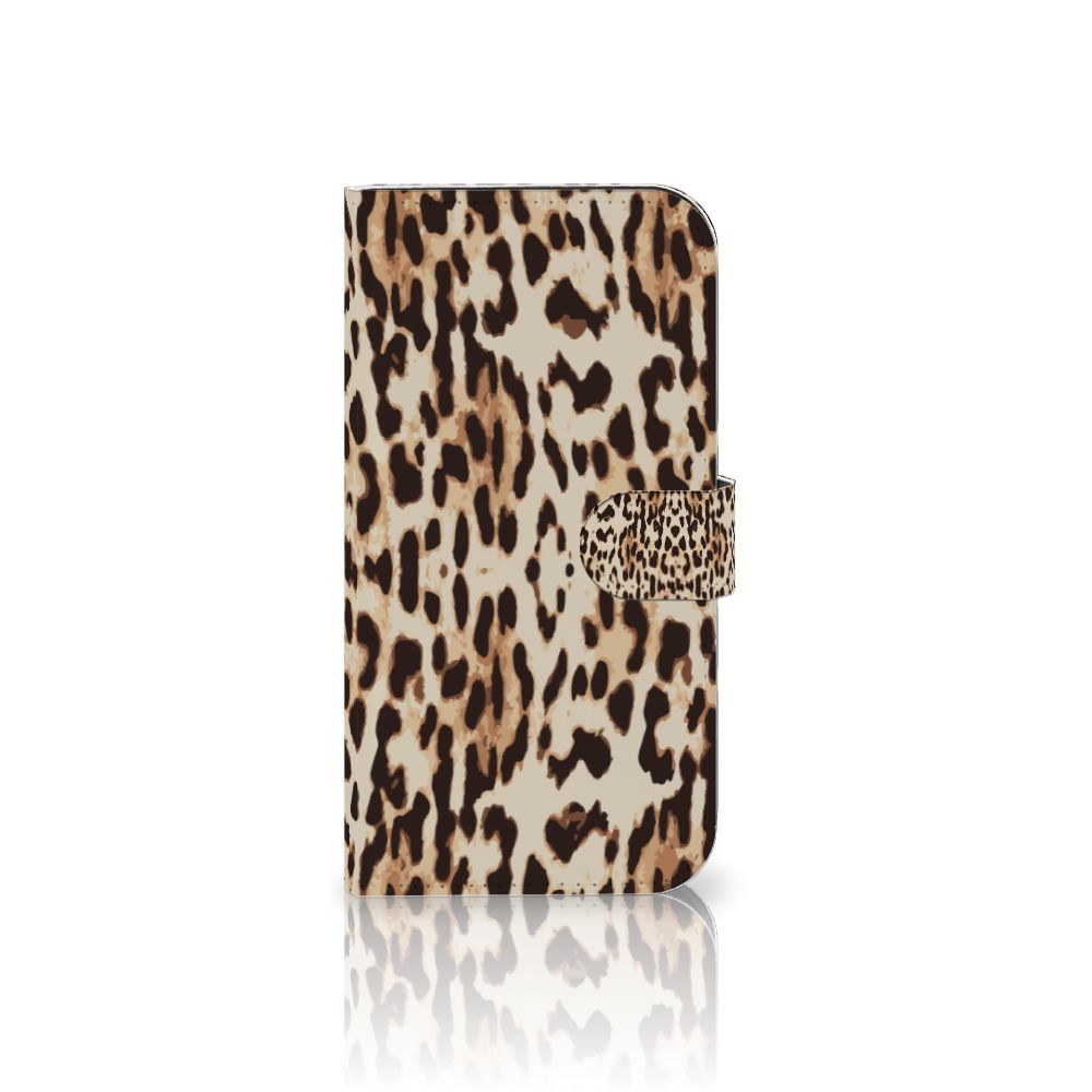 iPhone 15 Plus Telefoonhoesje met Pasjes Leopard design leopard aanzicht