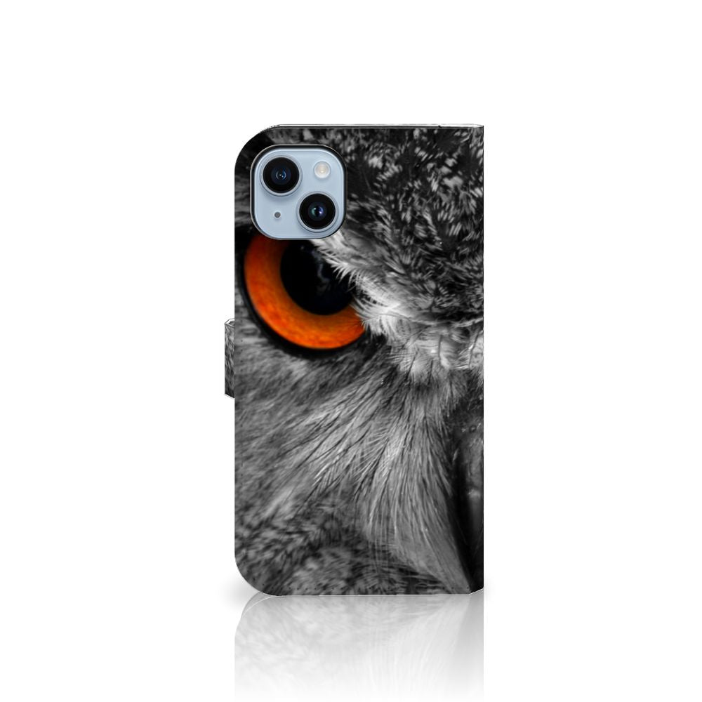 iPhone 15 Plus Telefoonhoesje met Pasjes Uil met gedetailleerd uilenontwerp en opvallend oranje oog 🦉