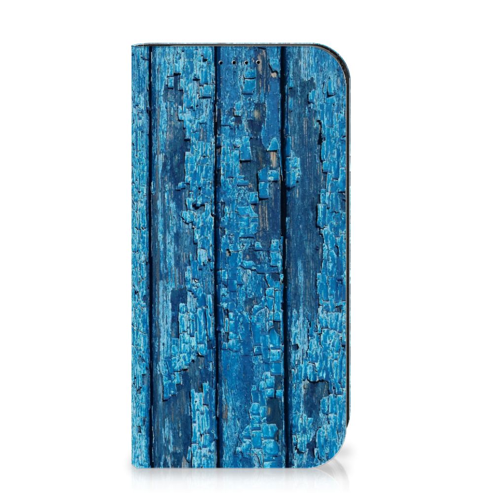 iPhone 15 Pro Book Wallet Case Wood Blue met een prachtig print van blauw afgebladderd hout 🪵
