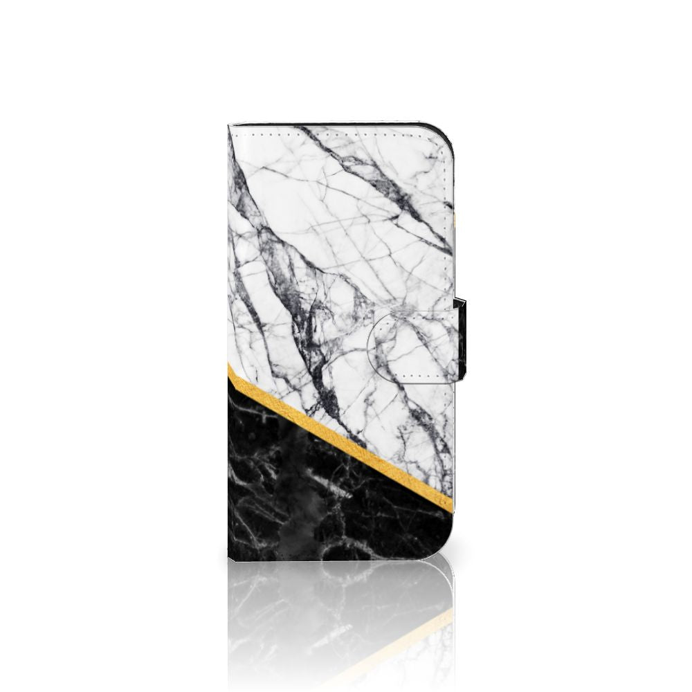 iPhone 15 Pro Bookcase Marmer Wit Zwart - Origineel Cadeau Man met luxe zwart-wit marmer en gouden scheidingslijn.