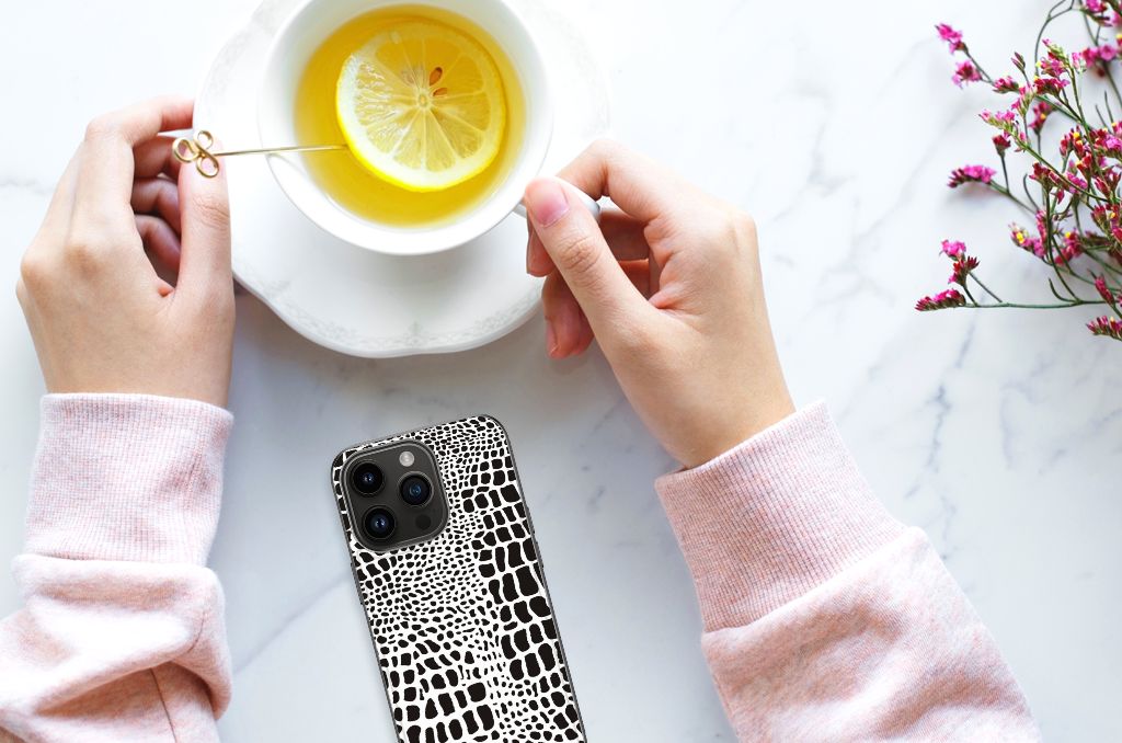 Apple iPhone 15 Pro Dierenprint Telefoonhoesje Slangenprint achterkant ontwerp lifestyle