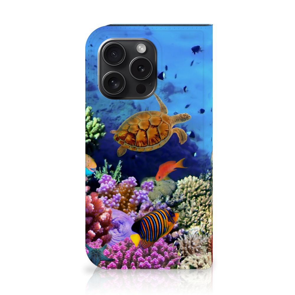 iPhone 15 Pro Hoesje maken Vissen met kleurrijke vissen en een zeeschildpad 🐢 op een tropische achtergrond.