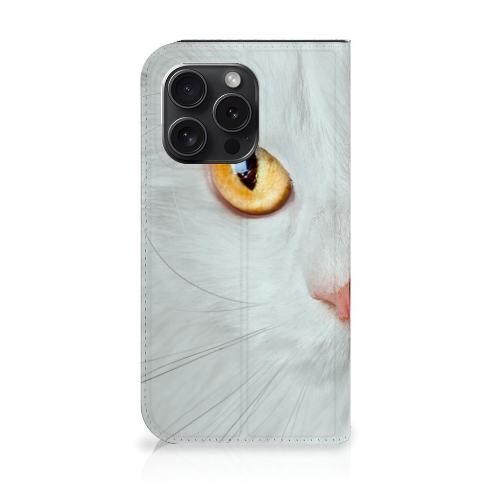 iPhone 15 Pro Hoesje maken Witte Kat met close-up van een witte kat ogen en snuit 🐱.