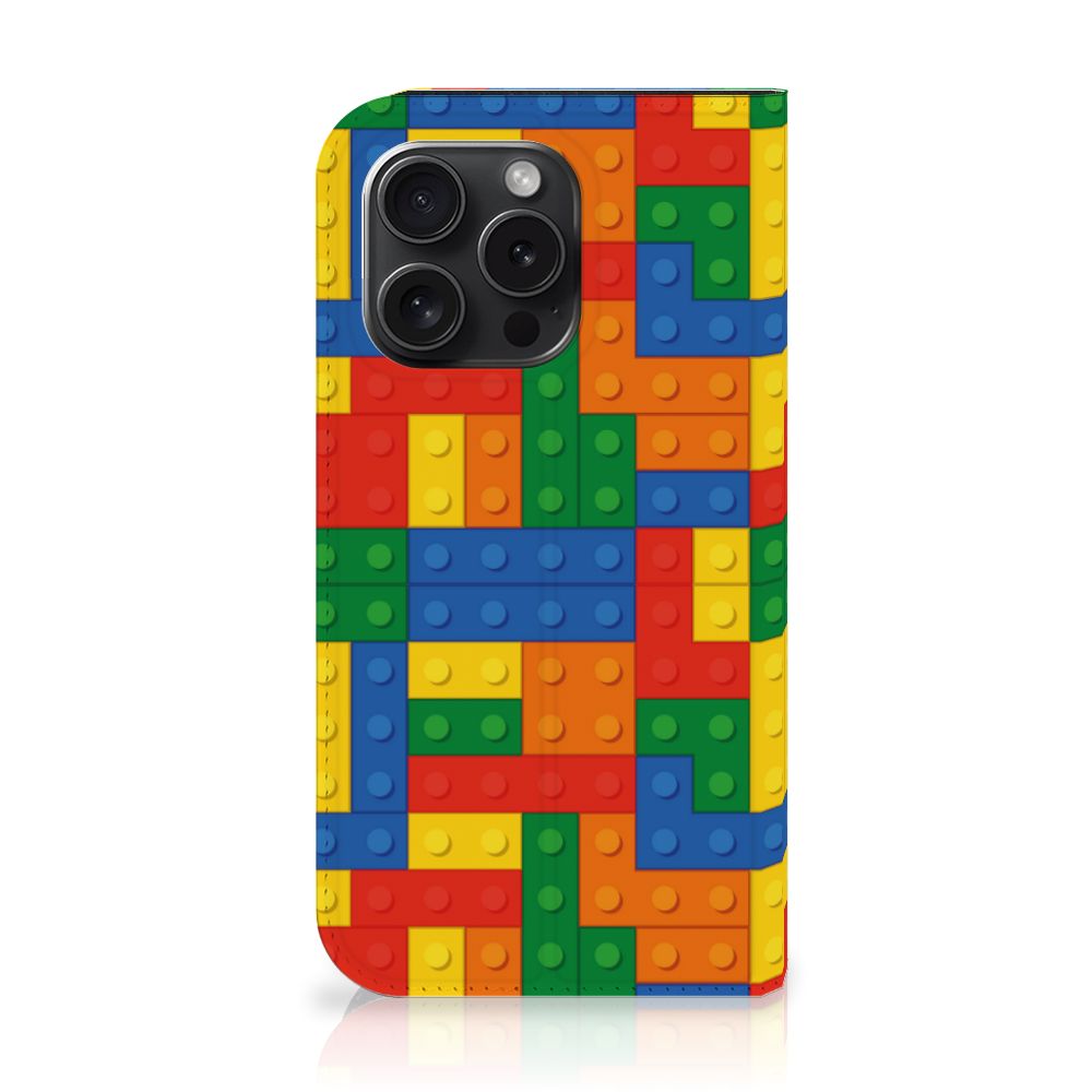 iPhone 15 Pro Hoesje met Magneet Blokken met kleurrijk Lego design voor je smartphone.