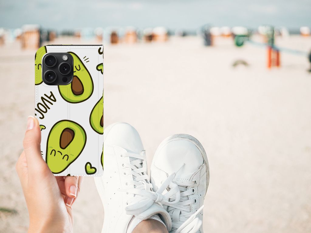 iPhone 15 Pro Magnet Case Avocado Singing telefoonhoesje avocado design hand schoenen