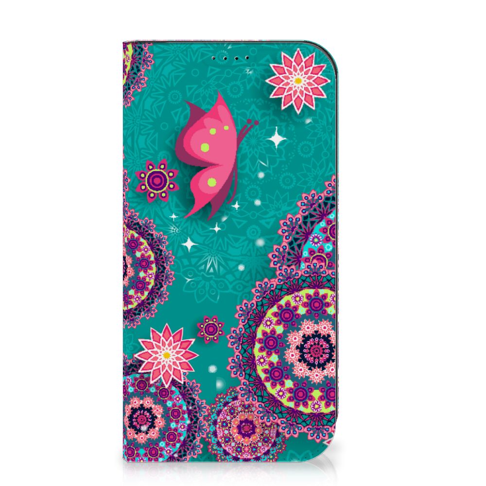 iPhone 15 Pro Max Bookcase Cirkels en Vlinders met kleurrijke cirkels en een schattige vlinder 🦋.