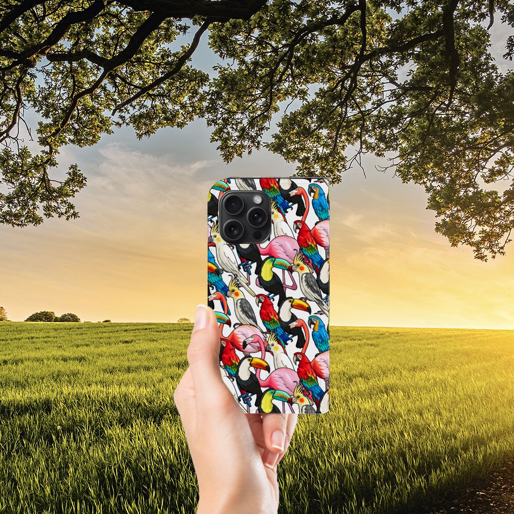 iPhone 15 Pro Max Hoesje maken Birds met kleurrijke vogels zoals flamingo's en toekans, tegen een tropische achtergrond.