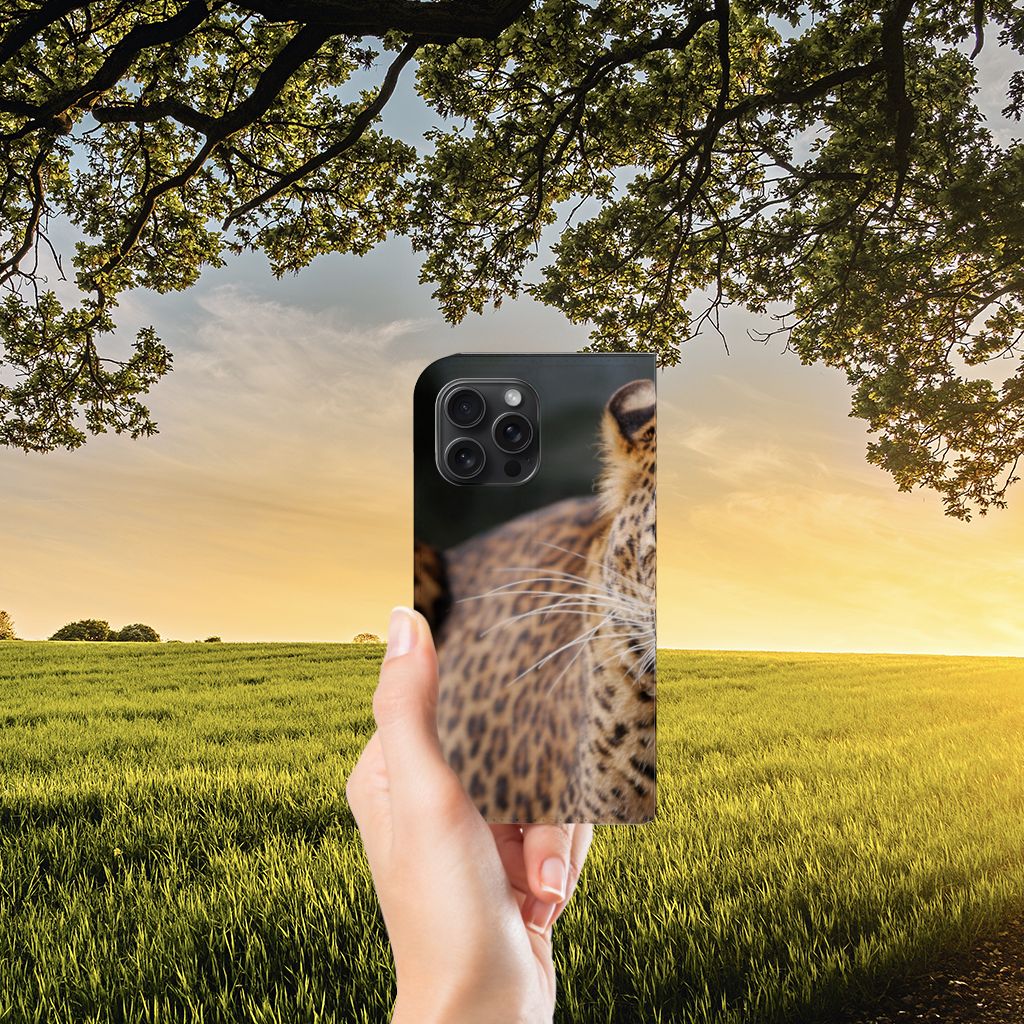 iPhone 15 Pro Max Hoesje maken Luipaard met een close-up afbeelding van een luipaard in een natuurlijke setting 🐆.