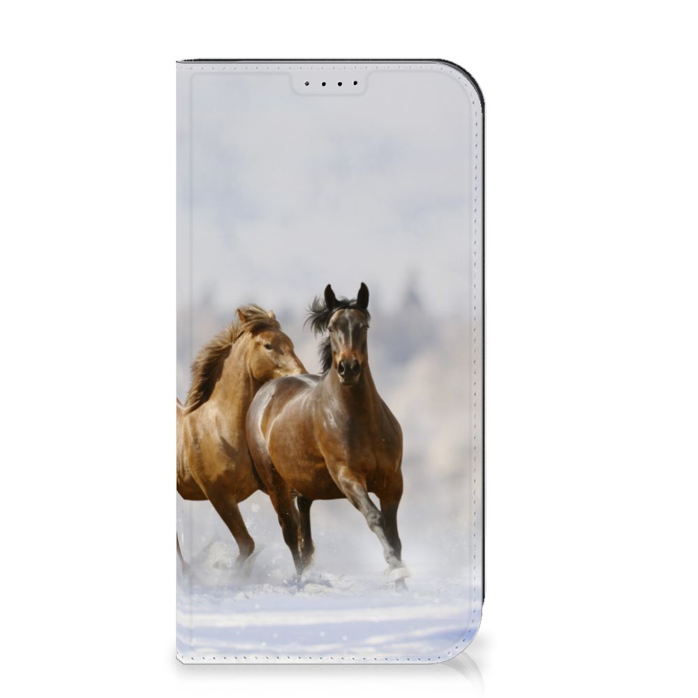 iPhone 15 Pro Max Hoesje maken Paarden met beeld van rennende paarden in sneeuwlandschap