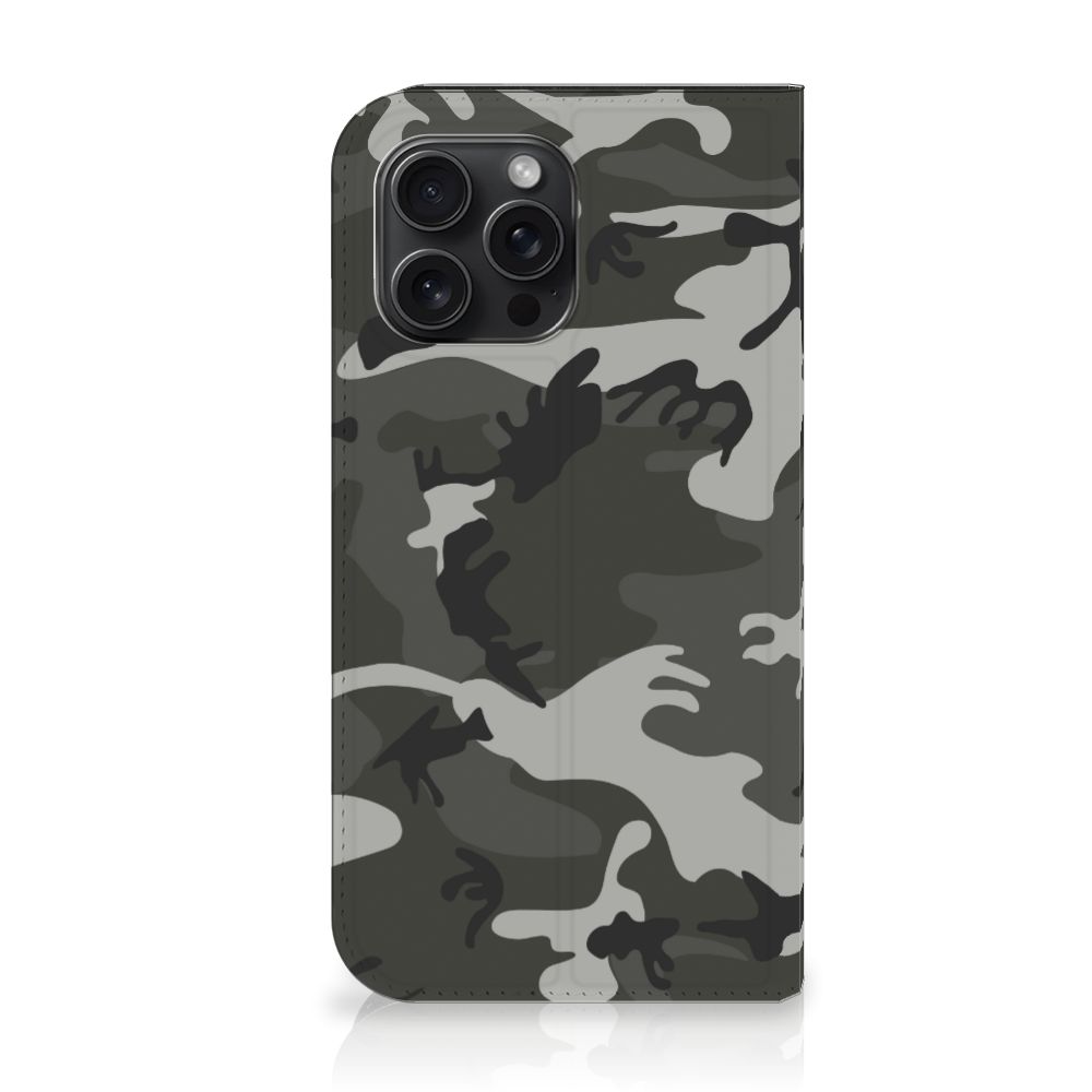 iPhone 15 Pro Max Hoesje met Magneet Army Light in camouflage design. Perfect voor legerliefhebbers!