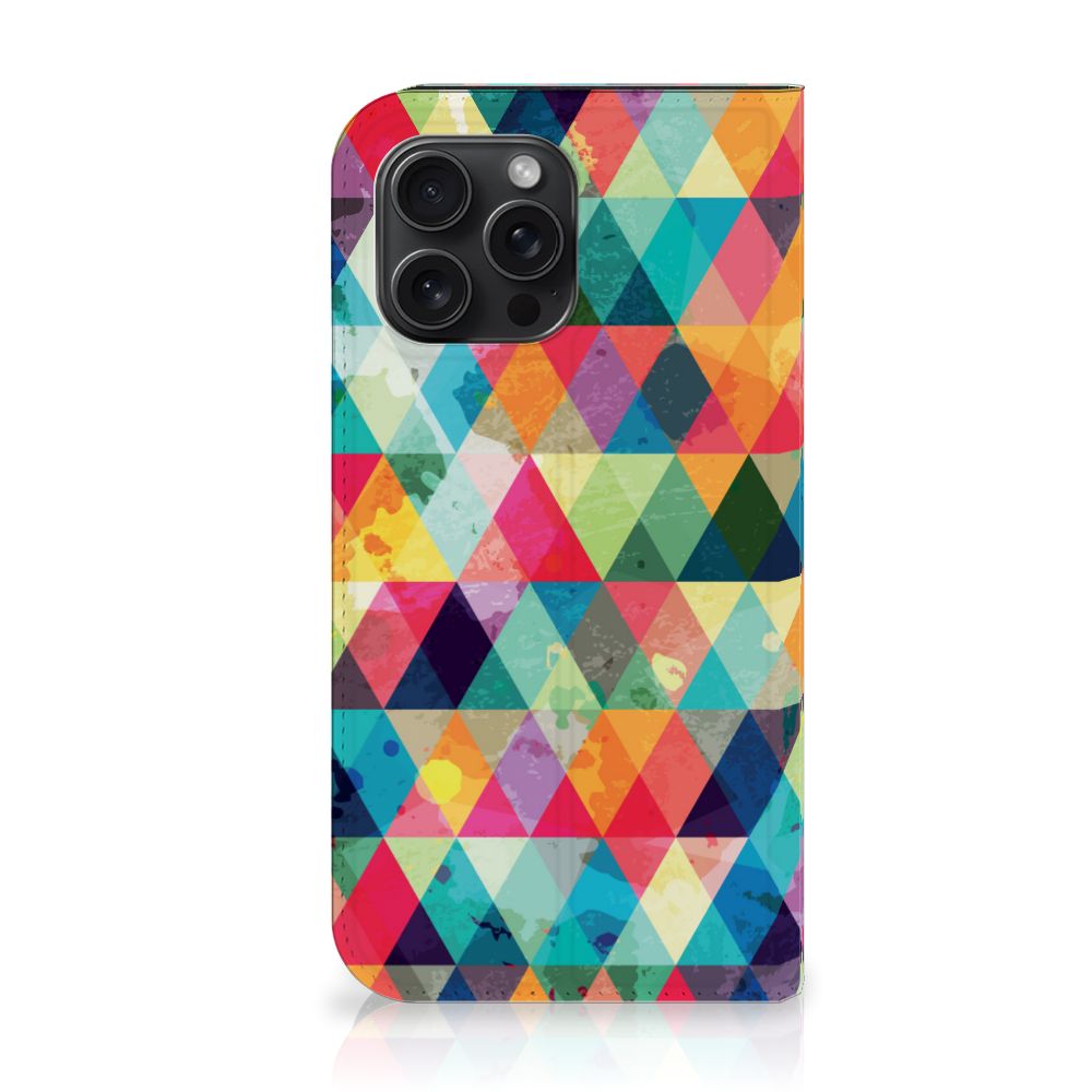 iPhone 15 Pro Max Hoesje met Magneet Geruit in kleurrijk ruitjesdesign, opvallend en modern.