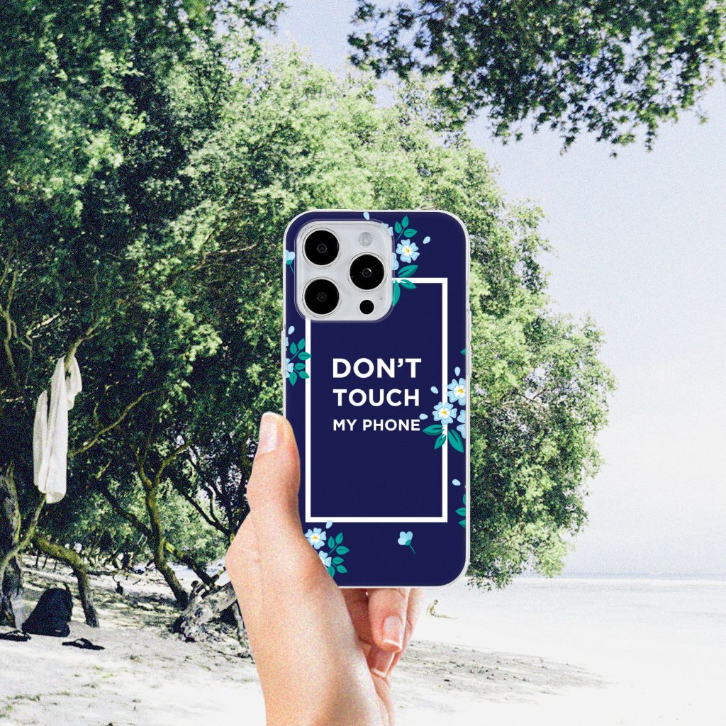 iPhone 15 Pro Max Silicone-hoesje Flowers Blue DTMP met de tekst "DON'T TOUCH MY PHONE" en bloemen 🌸