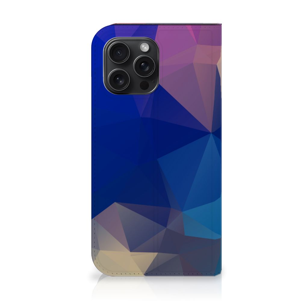 iPhone 15 Pro Max Stand Case Polygon Dark met abstract geometrisch ontwerp in blauw en paarse tinten.