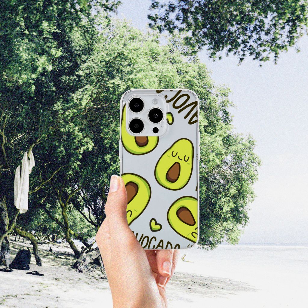 iPhone 15 Pro Max Telefoonhoesje met Naam Avocado Singing, levendig avocado design op een strand