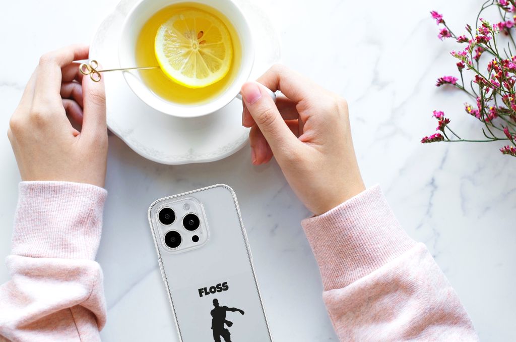 iPhone 15 Pro Max Telefoonhoesje met Naam Floss met een drankje en bloemen achtergrond.