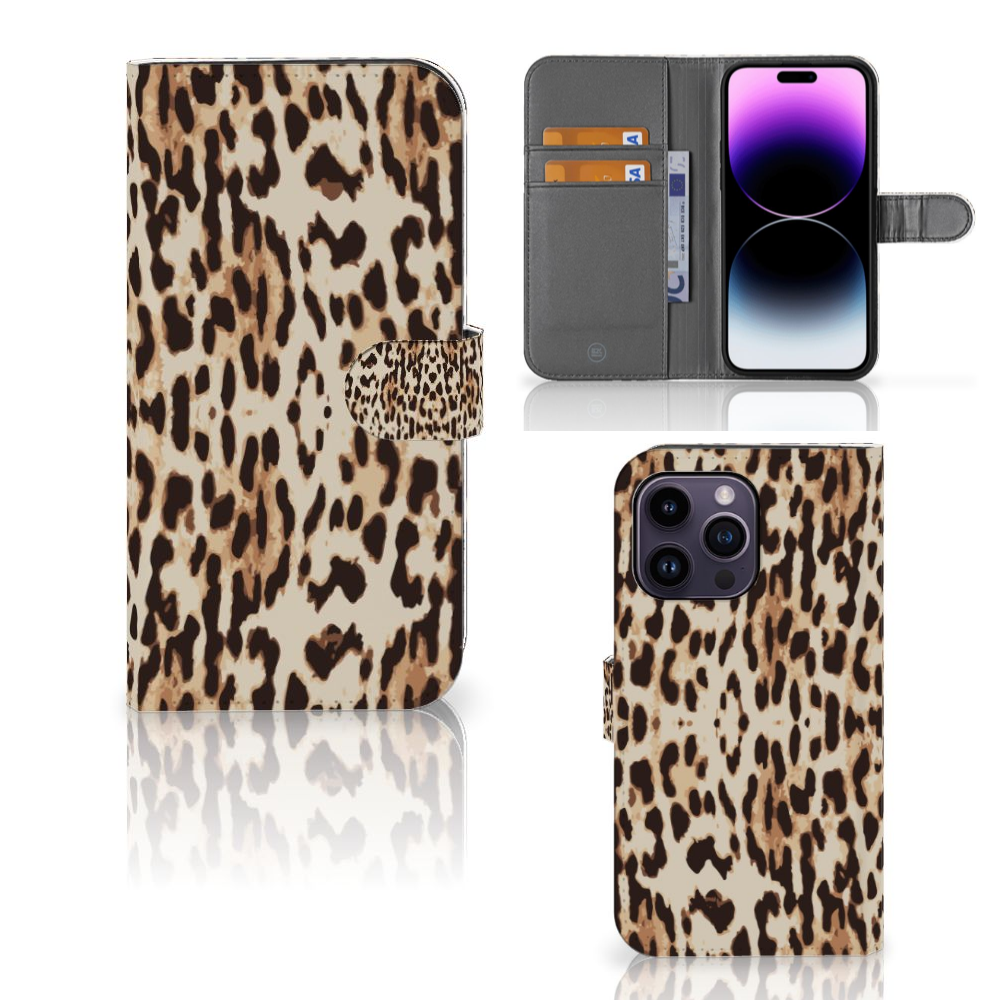 iPhone 15 Pro Max Telefoonhoesje met Pasjes Leopard met stijlvolle panterprint en magnetische sluitclip.