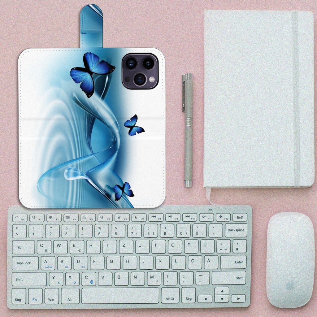 iPhone 15 Pro Max Telefoonhoesje met Pasjes Vlinders met blauwe vlinders en watergolven op een bureau.