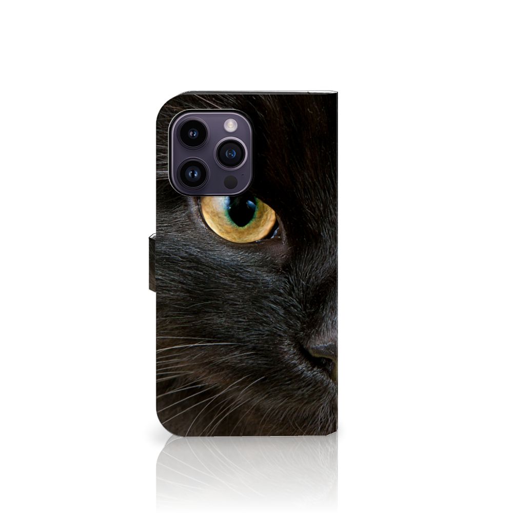 iPhone 15 Pro Max Telefoonhoesje met Pasjes Zwarte Kat met opvallende zwarte kattenoog detail 🐱.