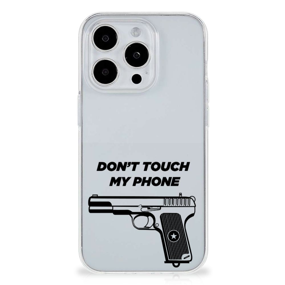 iPhone 15 Pro Silicone-hoesje Pistol DTMP met zwart pistool ontwerp en tekst 'DON'T TOUCH MY PHONE'.
